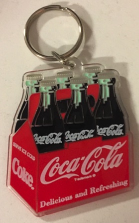 93155-2 € 4,00 coca cola sleutelhanger flesjes in krat.jpeg
